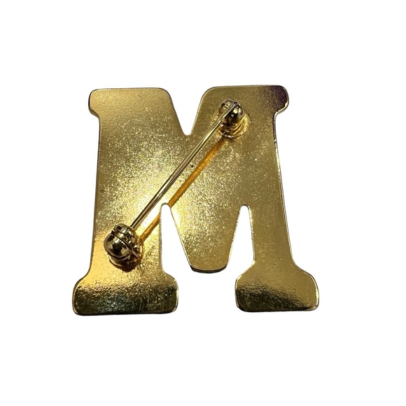 VINTAGE GOLD TONE "M" BLOCK LETTER BROOCH - Picture 13 of 14